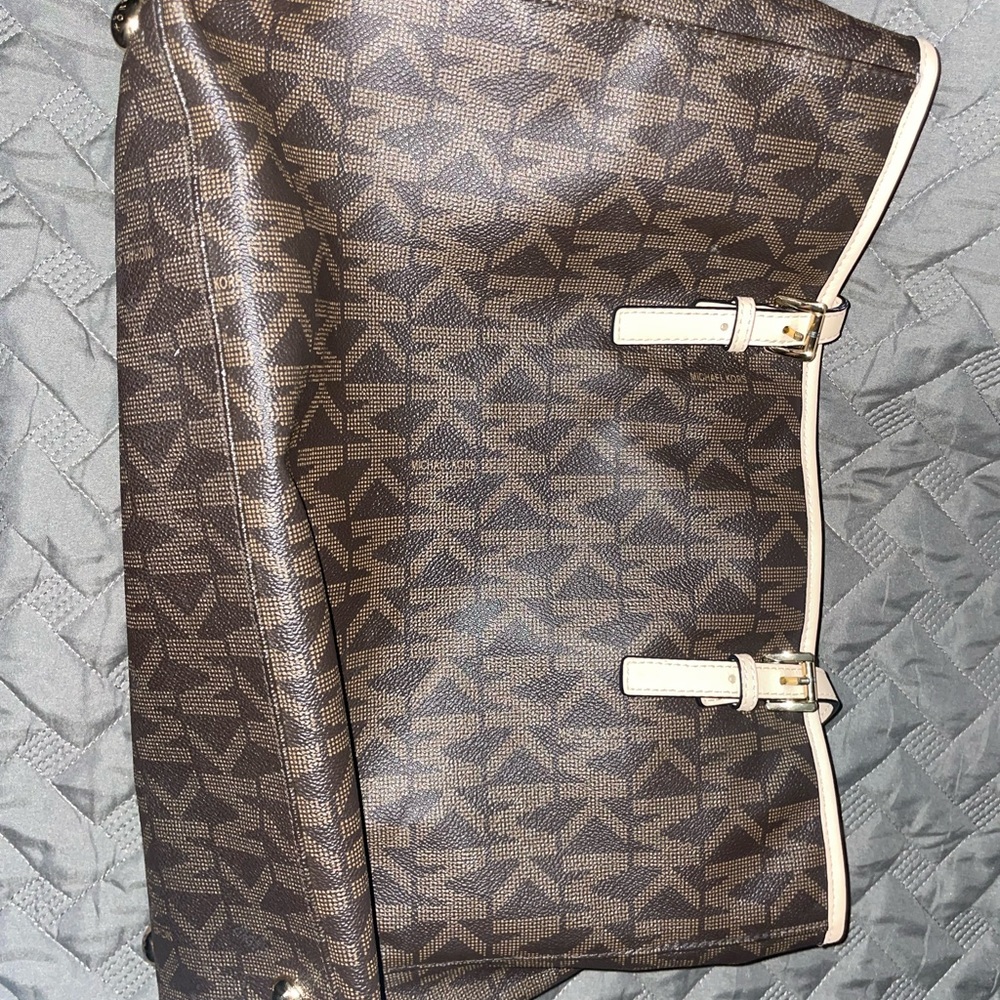 Purse - Picture 2 of 3